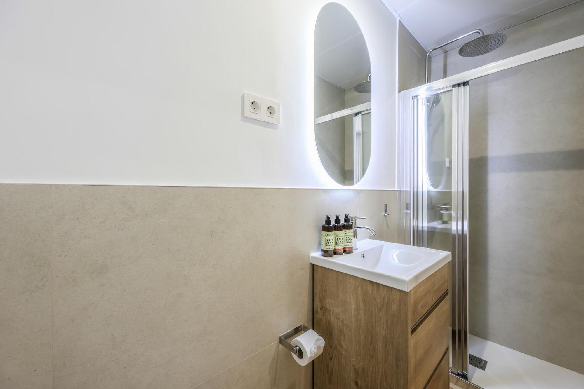 Encantador Apartamento Plaza Del Callao, Mid Term Мадрид Екстер'єр фото